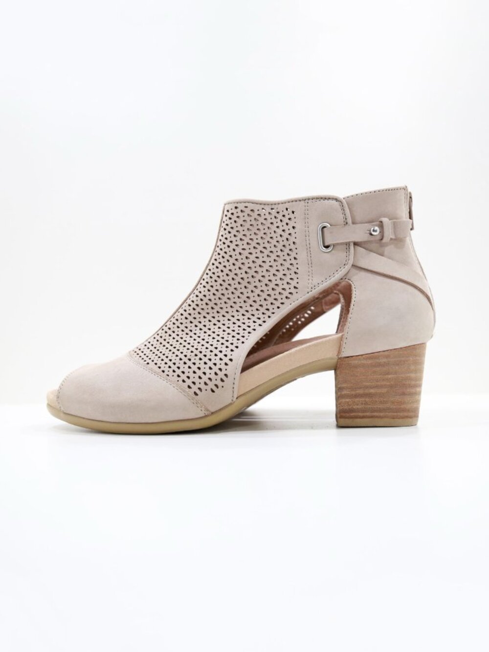 Earth Ivy Sahara Tan Leather 2.5" Block Heel Peep Toe Sandals - 12